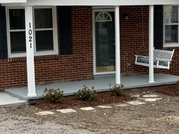 1021 Preston Dr, Burns, TN 37029