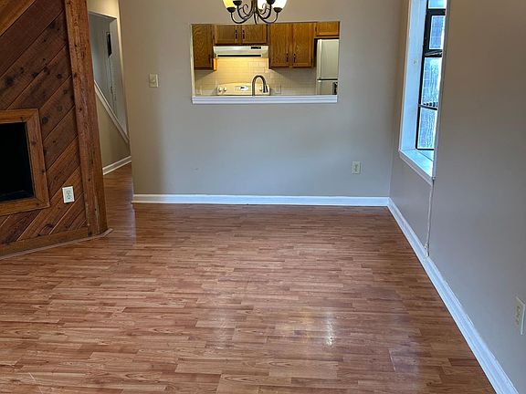 3rd image of 208 W Buena Vista Ave #208