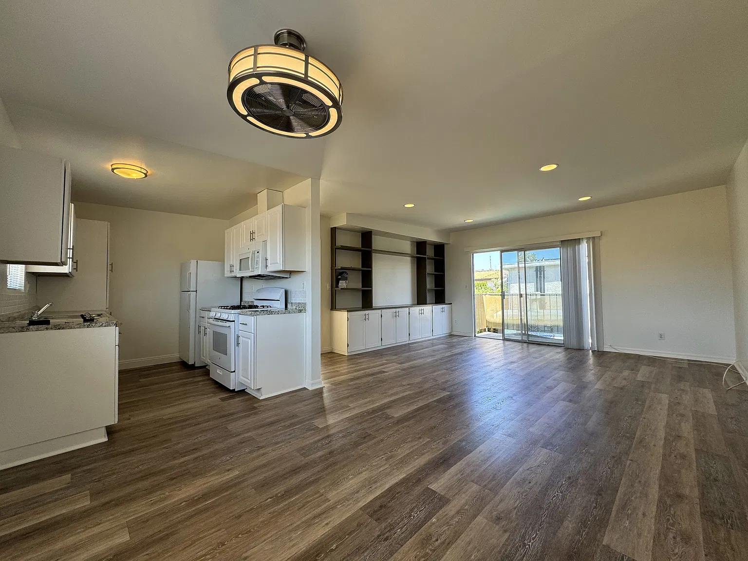 1 bed, 700 sqft, $1,700 — Photo 3
