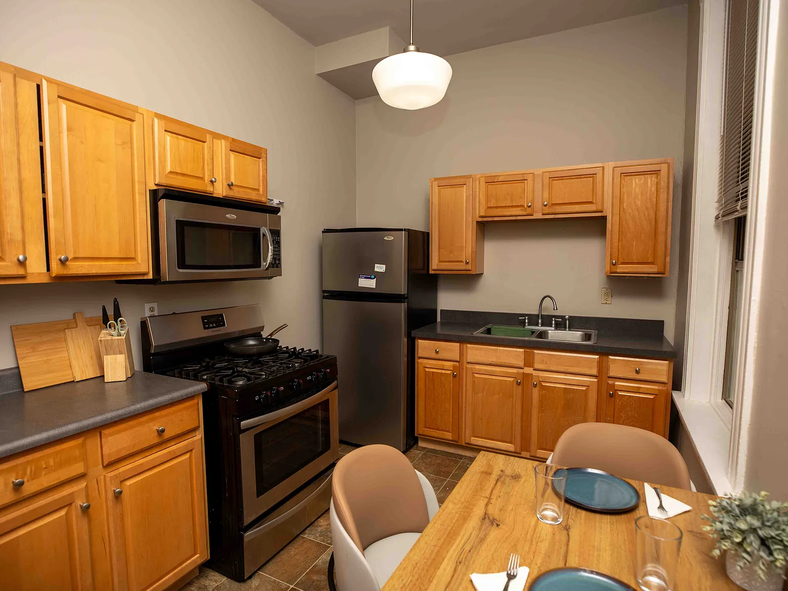 2 bed, 1100 sqft, $2,000 — Photo 2