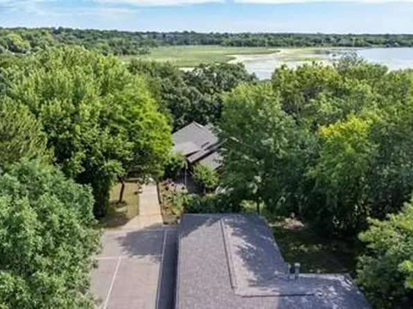 8551 Tigua Ln, Chanhassen, MN 55317