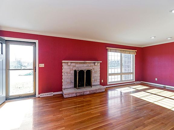 3rd image of 406 Midland Dr