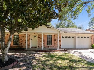 914 Beachcomber Ln, Houston, TX 77062