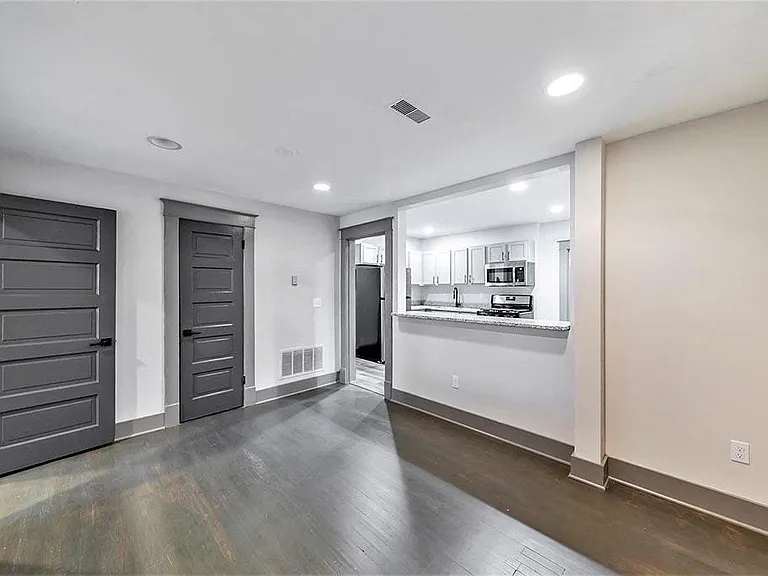 319 N Burdick St — Photo 6