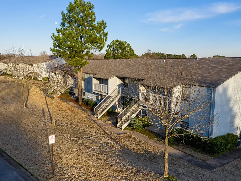 Marina Apartments — Photo 3