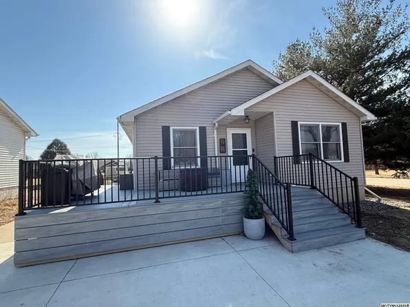 302 Vine St, Osage, IA 50461