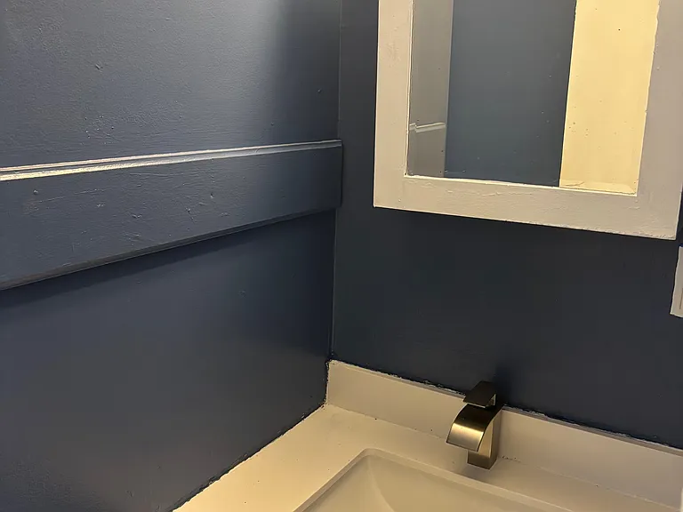 Laura Dr — Photo 10