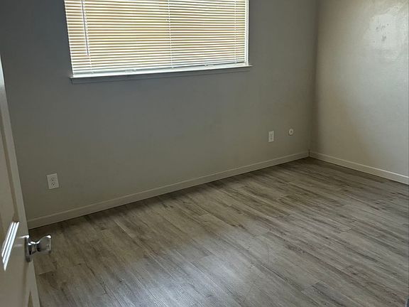4th image of 2412 Yreka Ave APT C