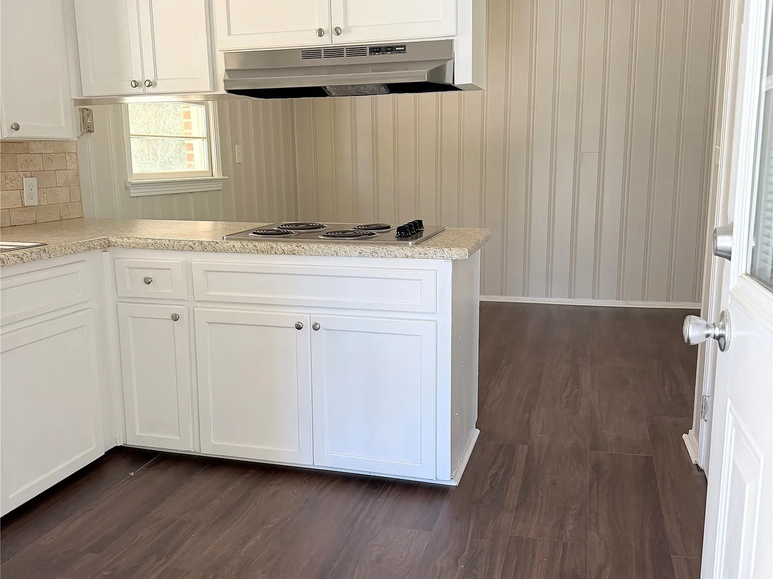 3 bed, 2.0 bath, 1237 sqft, $1,650 — Photo 2