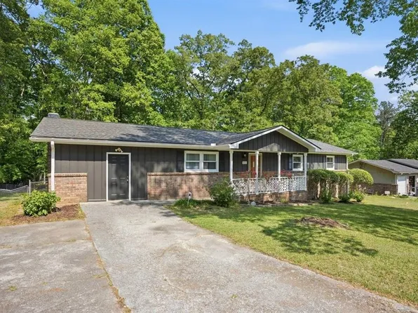 2934 Bicentennial Dr, Stone Mountain, GA 30087