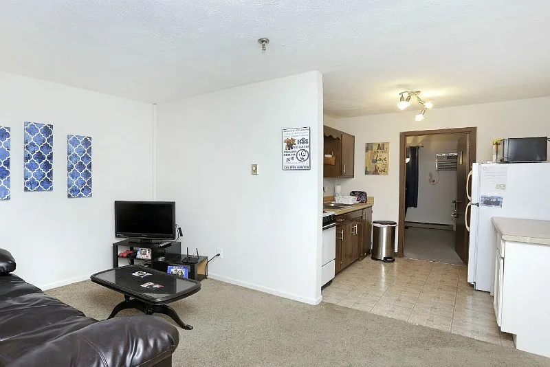 178 Leader Avenue — Photo 4