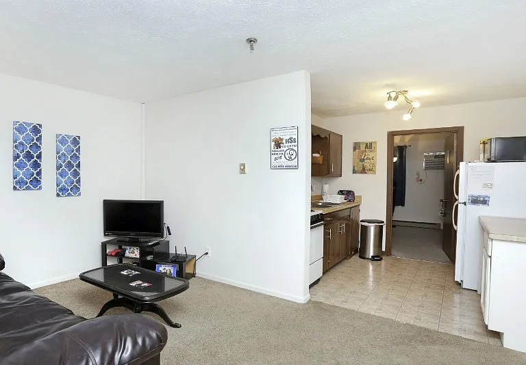 178 Leader Avenue — Photo 3