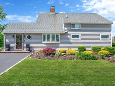 51 Pewter Lane, Hicksville, NY, 11801