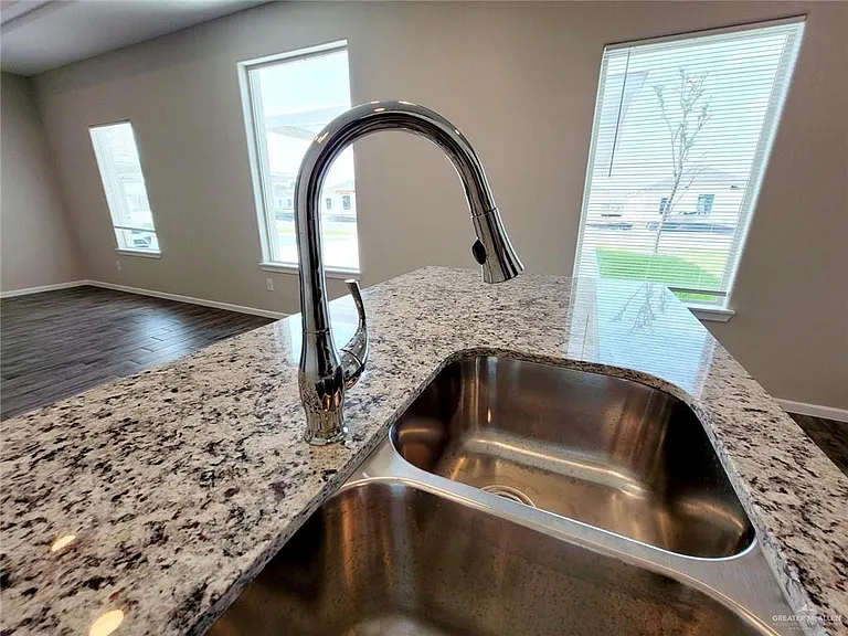 7106 N 56th Ln #2 — Photo 6