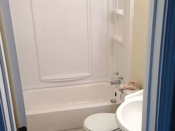 3rd image of 854 Martin Ln