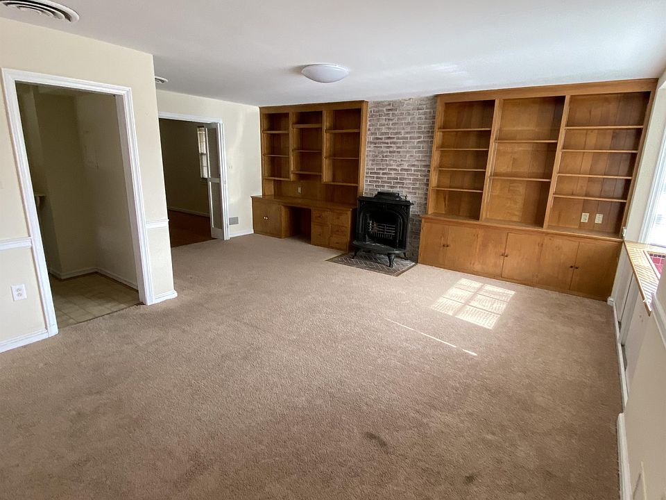 Large LR/Dining - w/Fireplace #2
