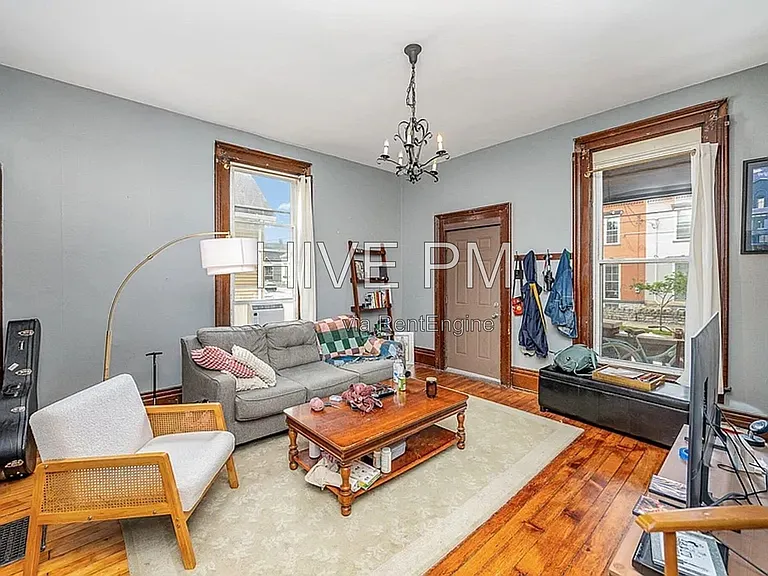 907 Columbia St #2 — Photo 6