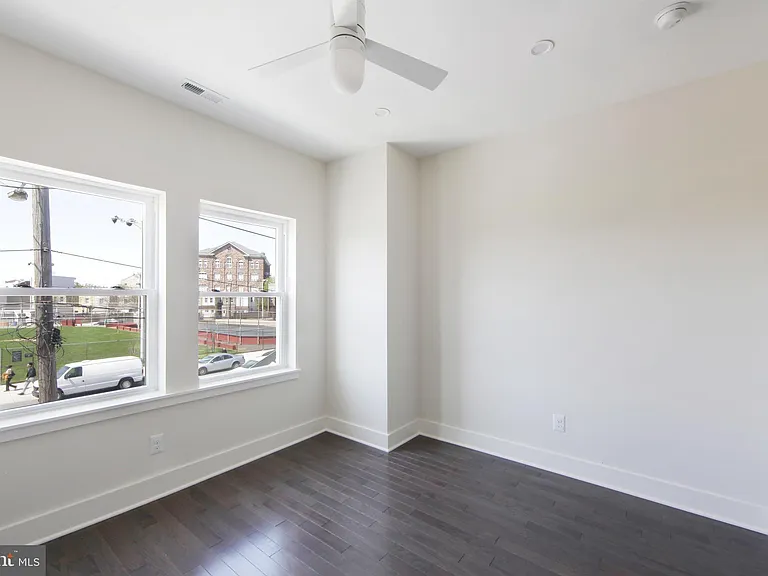 2677 Aramingo Ave — Photo 18