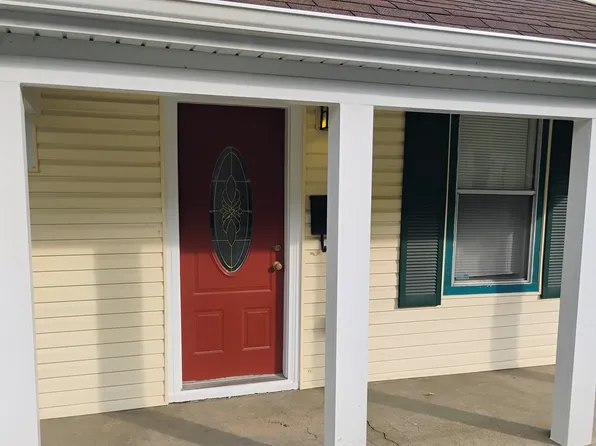 1422 N 4th St, Saint Charles, MO 63301