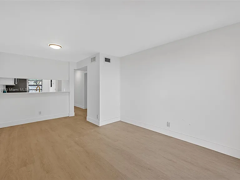 4198 Lakeside Dr #4198 — Photo 9