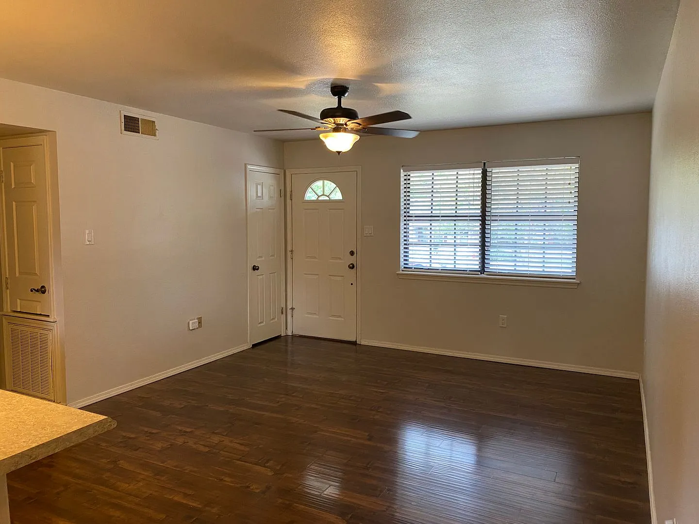 Come take a look at this nice 3 bedroom 1 1/2-bathroom home — Photo 2