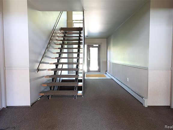 5th image of 359 Concord Pl APT 4