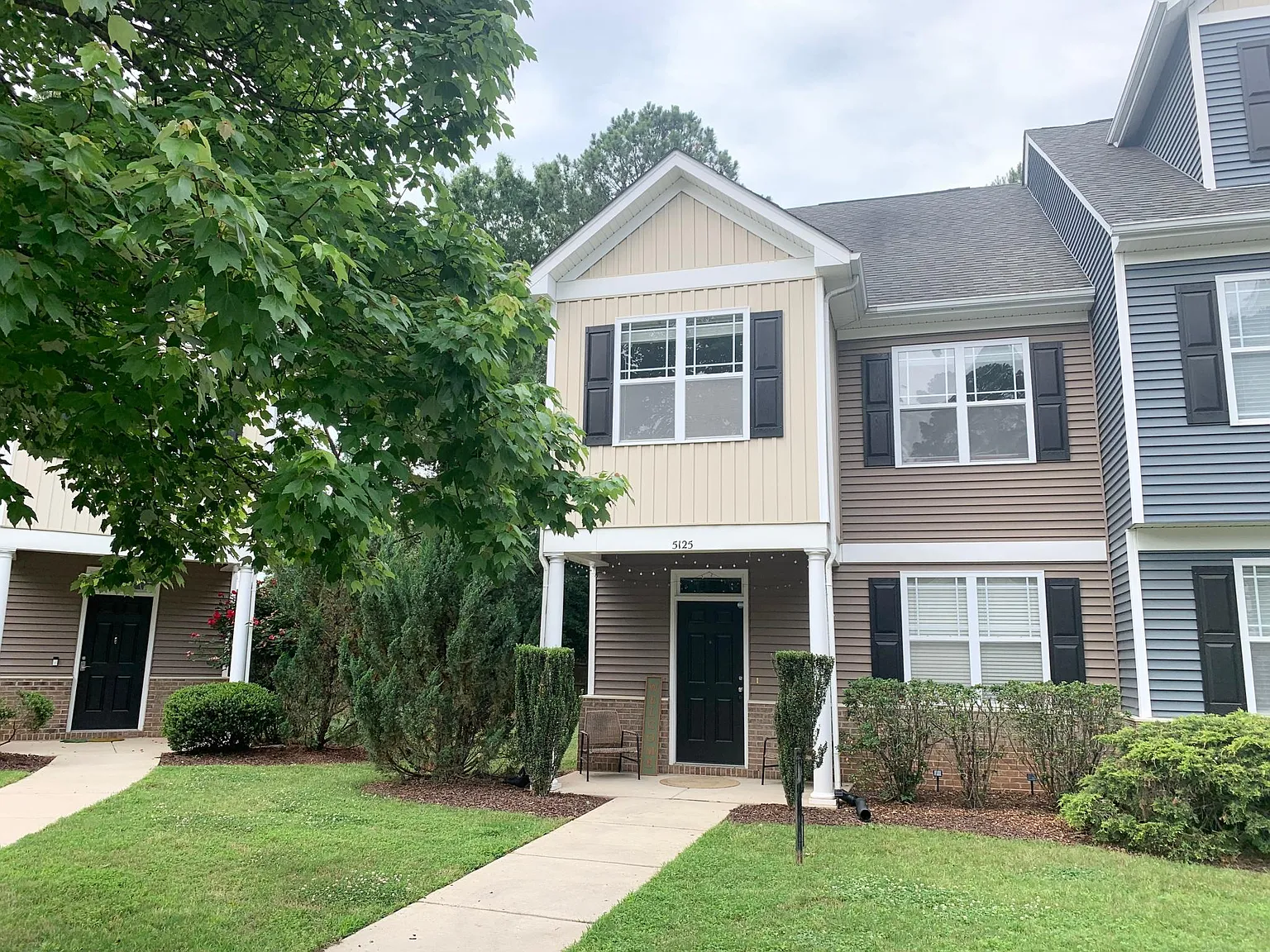 3 bed, 2.5 bath, 1552 sqft, $2,149 — Photo 1