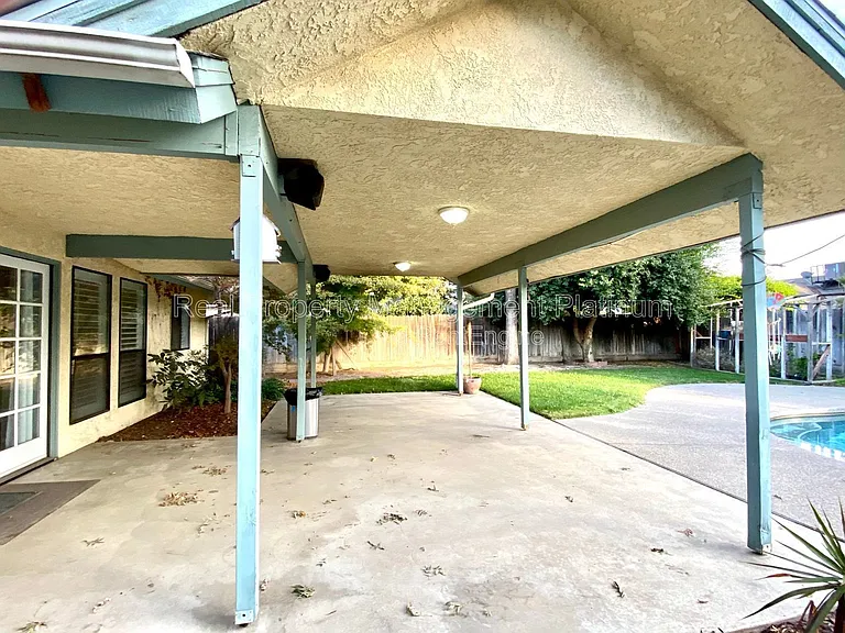 672 W Ellery Ave — Photo 24