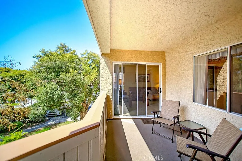 2 bed, 1200 sqft, $4,250 — Photo 1