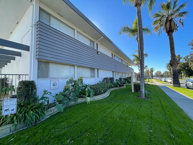 7718 Magnolia Ave #6 — Photo 2