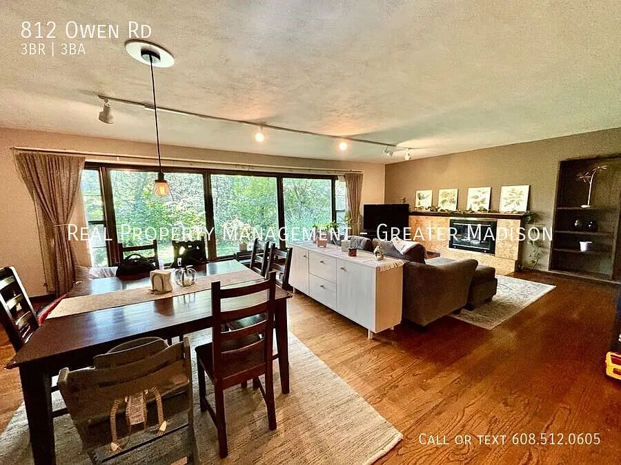 Beautiful 3 Bedroom Home Near Lake Monona! — Photo 3