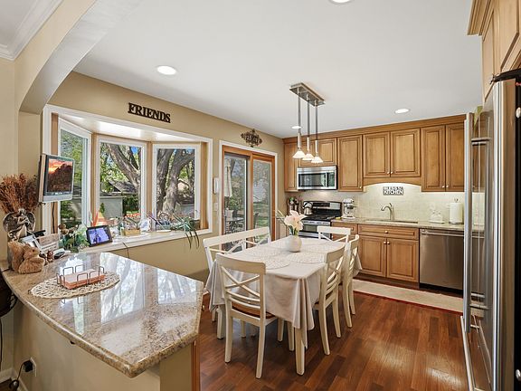 5th image of 898 E Schirra Dr