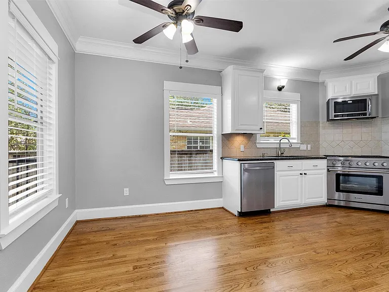 304 Vincent St — Photo 15