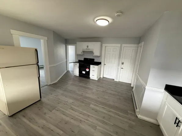 32 Worcester Street, 32 Worcester St #2, Southbridge, MA 01550