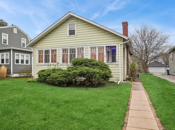 127 S Princeton Ave, Villa Park, IL 60181