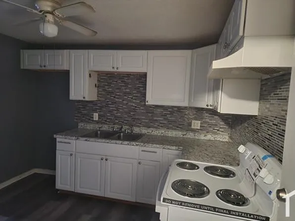 462 N Underwood St #3, Fall River, MA 02720