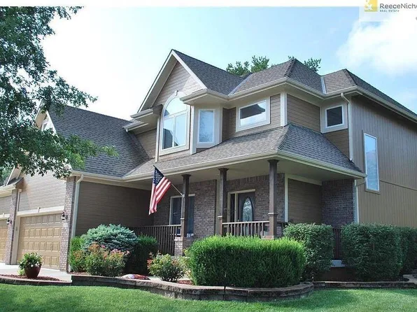 2716 SW Regal Dr, Lees Summit, MO 64082