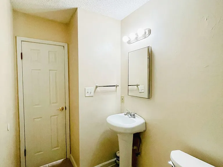 632 Carnathan Ct — Photo 8