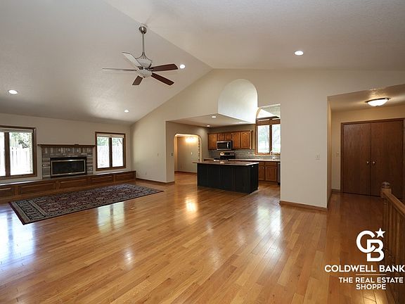 4th image of 2113 Center St APT 1