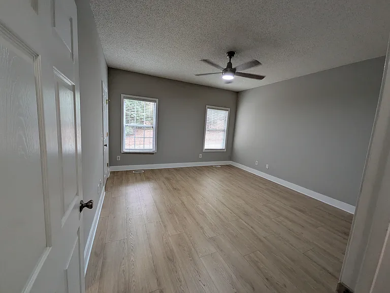 475 Crestview Rd — Photo 23
