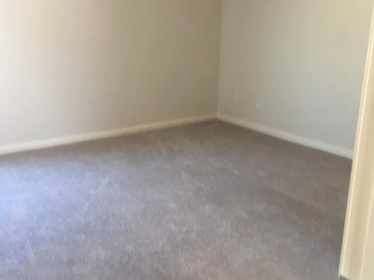 112 W Watson Pl — Photo 2