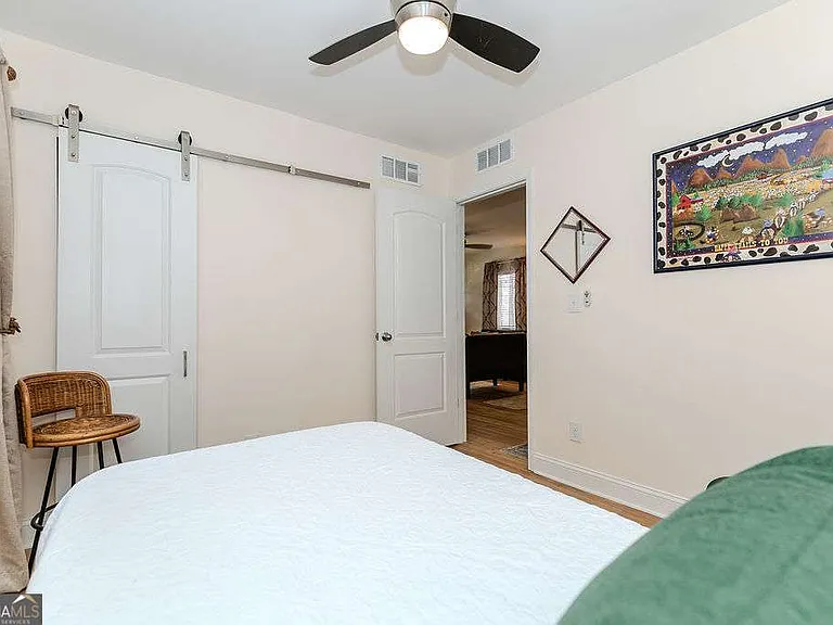 150 South Ave SE #1 — Photo 13