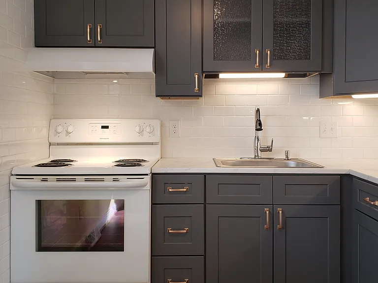 80 Wilson Ave #A — Photo 8