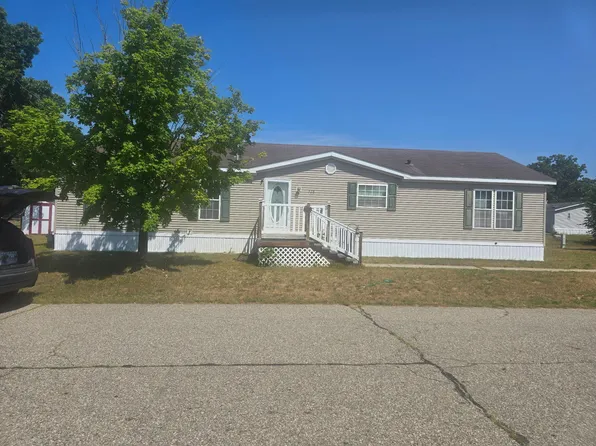 726 Strawberry Ln, Muskegon, MI 49442