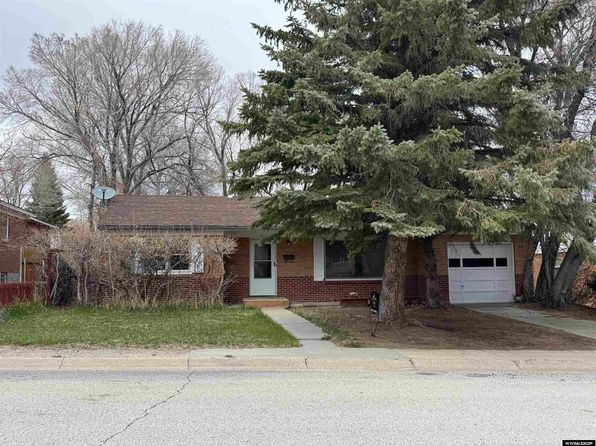 323 McMicken St, Rawlins, WY 82301