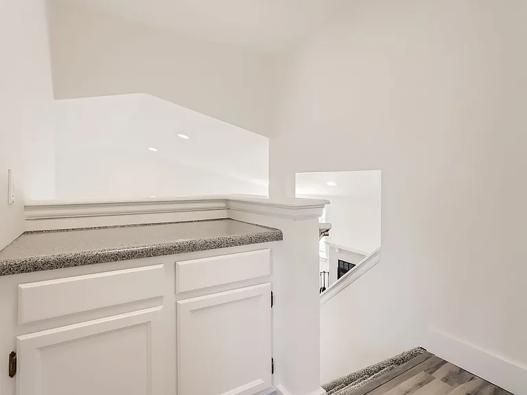 2046 Sumac St — Photo 17
