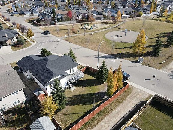 3rd image of 26 E Firdale Close