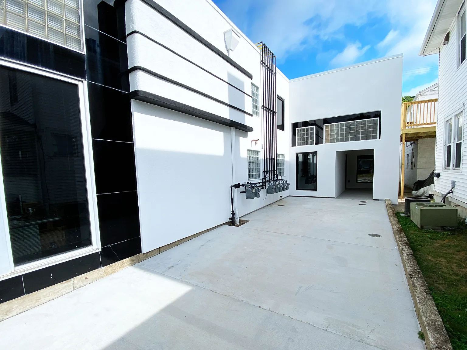2 bed, $1,690 — Photo 2