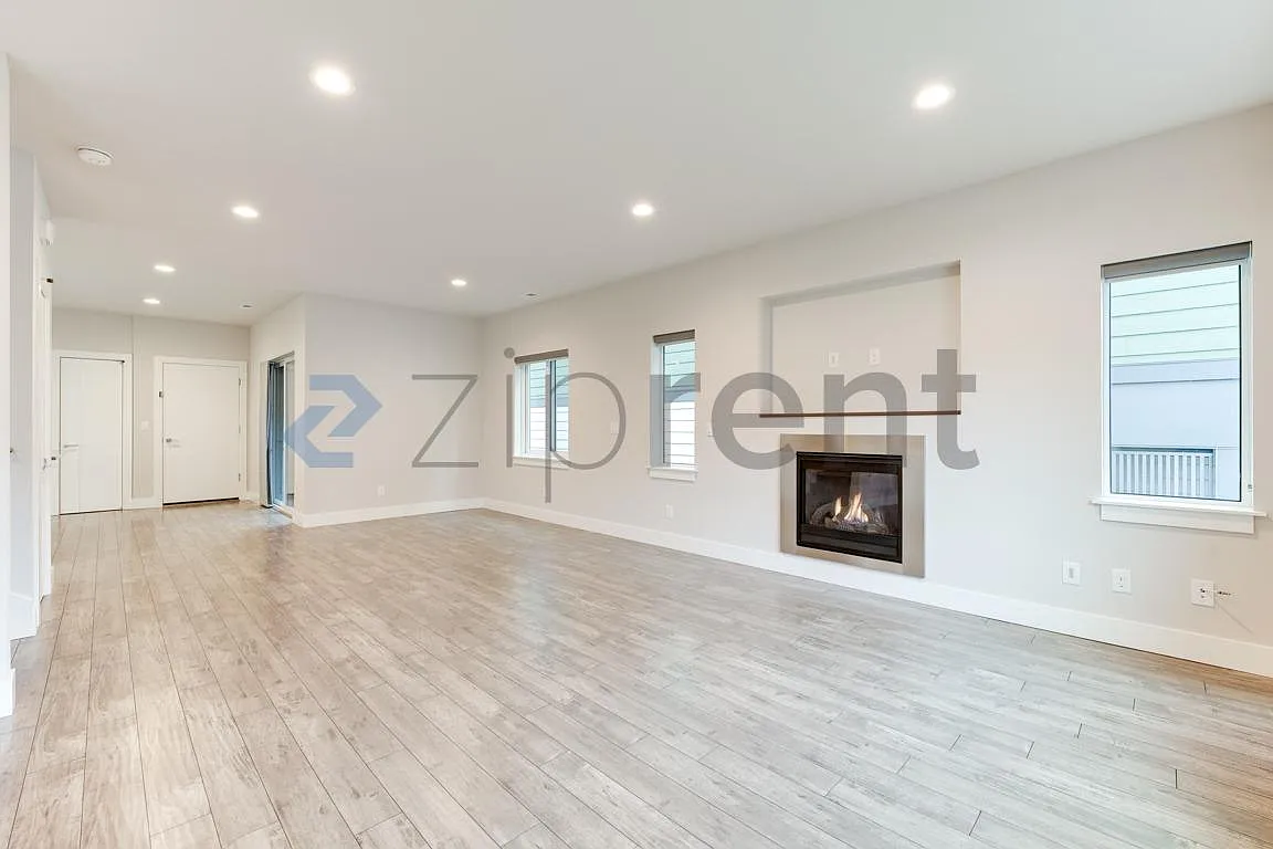 3 bed, 2.5 bath, 2222 sqft, $3,500 — Photo 3