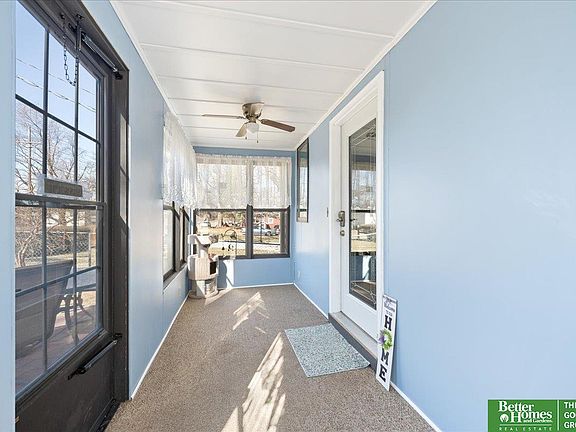 5th image of 1015 Bellevue Blvd S